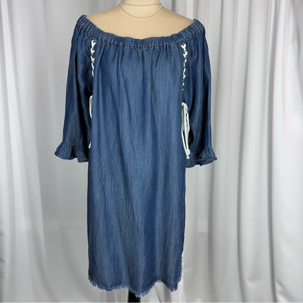 CHELSEA & THEODORE Chambray Denim Dress Sx 1X Lace On Sleeves Frayed Hem Ruffle